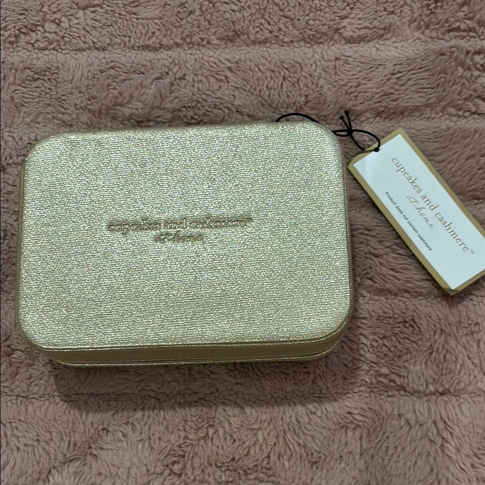 Cupcakes and Cashmere Travel jewelry box